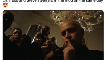 Liz Truss bernasib sama dengan Steven Gerrard yang baru saja dipecat Aston Villa. Foto: Twitter