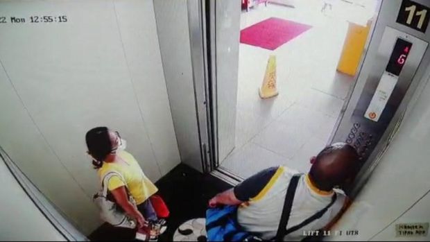 Momen tersangka Rudolf Tobing dan korbannya, Icha dalam satu lift sebelum pembunuhan.
