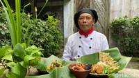 Winarno, chef koordinator Hotel Tugu Blitar bertanggung jawab pada menu-menu yang disuguhkan di sini. Saat sarapan, ia dan tim menyediakan makanan khas Blitar dan Jawa lainnya. 