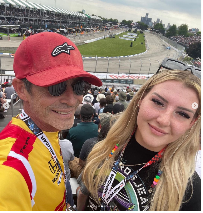 “Boyfriends don’t count #agegap,” tulis Nicole dalam keterangan unggahannya di TikTok yang sudah ditonton lebih dari 9,7 juta. Foto: Dok. Instagram nicoledownns