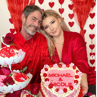 Unggahan video kebersamaan Nicole dan Michael itu ramai dikomentari netizen. Tak sedikit yang menyebut Michael seperti kakek atau ayah Nicole. Foto: Dok. Instagram nicoledownns