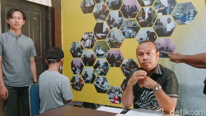 Kasat Reskrim Polres Palopo Iptu Akhmad Risal dan pelaku AL (43).