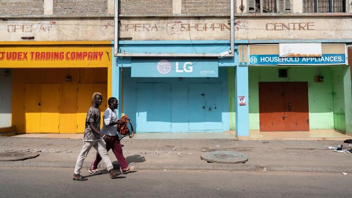 Pedagang di Ghana Ramai-ramai Tutup Toko Gegara Inflasi Menggila Pada pedagang di Ghana memprotes tentang kondisi mata uang dan biaya hidup yang meningkat.