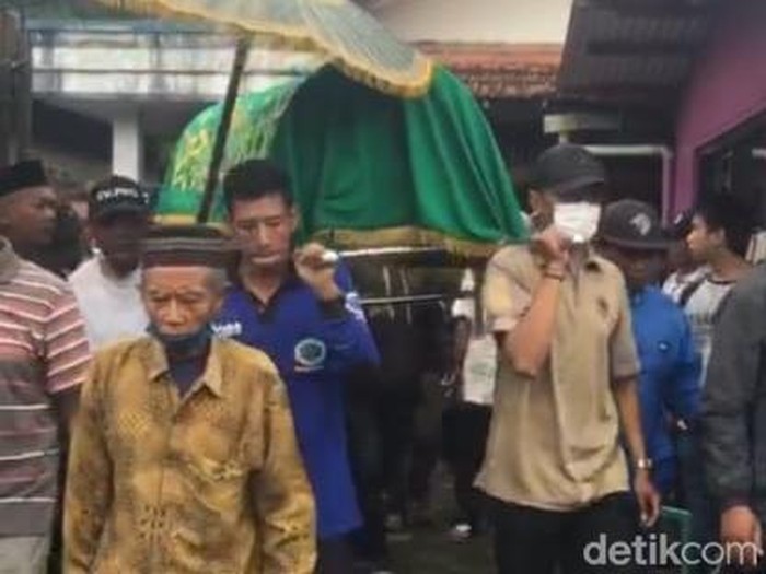 Pemakaman Reyvano, korban Tragedi Kanjuruhan