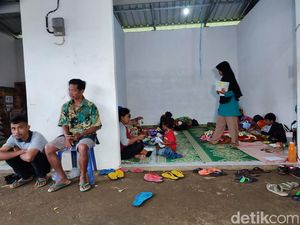 93 Warga Ngemplak Ponorogo Mengungsi Khawatir Kena Longsor