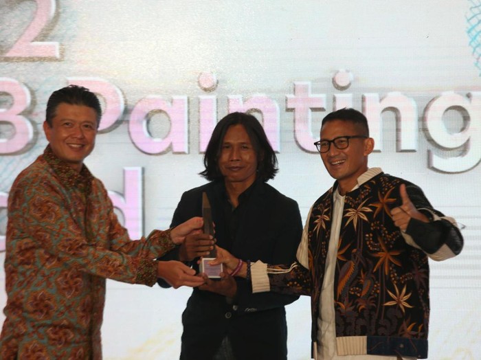 Perupa Yogyakarta Farhan Siki Menangkan UOB Painting of the Year