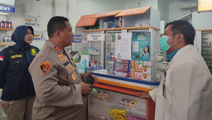 Polisi cek toko obat di Bogor pastikan tak ada obat sirup dijual