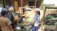 Sisa-sisa lumpur terlihat di perabotan rumah warga, yang sudah tidak bisa digunakan. Foto: Istimewa