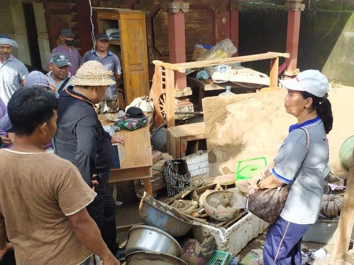 Potret pascabanjir bandang di Jembrana, Bali.