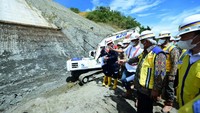 Bendungan Rukoh merupakan salah satu Program Strategis Nasional (PSN) yang dibangun Kementerian PUPR melalui Balai Wilayah Sungai (BWS) Sumatera I Direktorat Jenderal Sumber Daya Air. Pelaksanaan pembangunan dilakukan secara bertahap melalui dua paket dengan masing-masing kontraktor, PT. Nindya Karya (Persero) untuk paket 1 dengan nilai kontrak Rp377 miliar. Sedangkan paket 2 oleh kontraktor PT Waskita Karya (Persero) Tbk - PT. Adhi Karya (Persero) dan PT. Andesmont Sakti, KSO dengan nilai kontrak Rp1,12 triliun.
