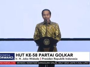 Jokowi Kaget Lihat Luhut Pakai Jas Kuning: Tolong Berdiri Pak