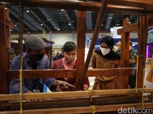 Sejarah Tenun Ikat Bandar Kediri dan Ciri Khasnya