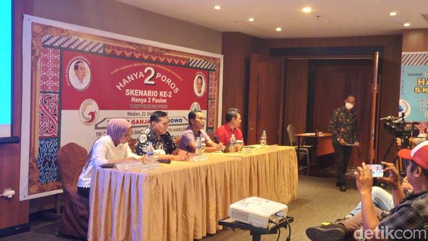 Relawan pendukung Ganjar Pranowo saat konpres di Medan. (Farid/detikSumut)
