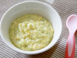 Resep Bubur Saring Ayam Brokoli untuk MPASI 6 Bulan