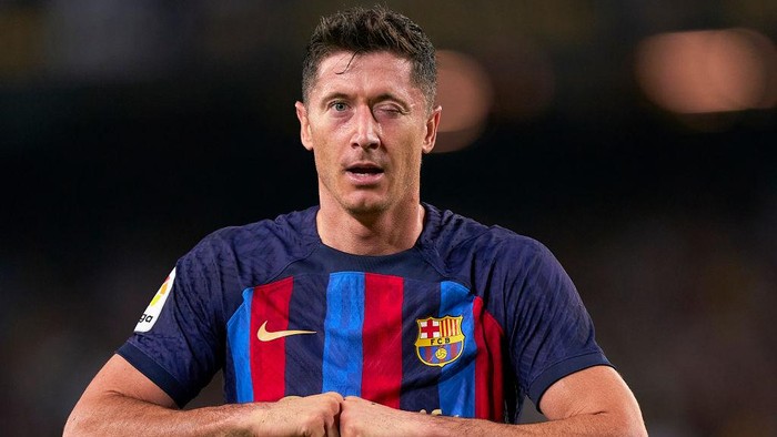 BARCELONA, SPAIN - OCTOBER 20: Robert Lewandowski of FC Barcelona celebrates after scoring his teams first goal during the LaLiga Santander match between FC Barcelona and Villarreal CF at Spotify Camp Nou on October 20, 2022 in Barcelona, Spain. (Photo by Pedro Salado/Quality Sport Images/Getty Images)