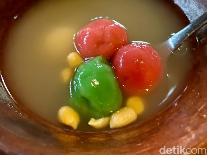 Santai Sore di Waroeng Jawa Sambil Ngemil Cenil dan Wedang Ronde