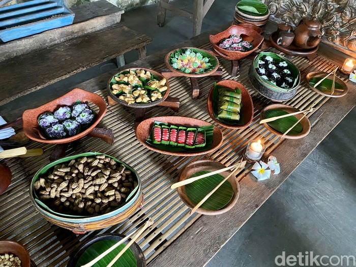 Santai Sore di Waroeng Jawa Sambil Ngemil Cenil dan Wedang Ronde