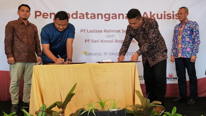 PT Sari Kreasi Boga (SKB Food) Tbk (kode saham: RAFI) menuntaskan akuisisi terhadap 54% kepemilikan saham perusahaan makanan cepat saji asal Sidoarjo, Jawa Timur, PT Lazizaa Rahmat Semesta (LRS).