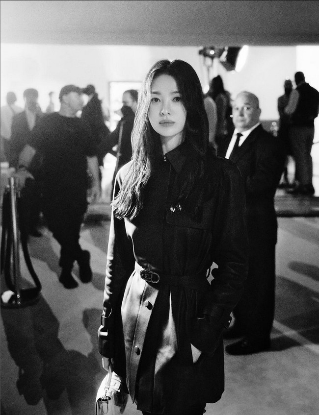 Song Hye Kyo jadi salah satu brand ambassador rumah mode Fendi. Ia pun ikut memeriahkan fashion show yang beberapa waktu lalu digelar di New York. Foto: Instagram/@kyo1122
