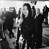 Song Hye Kyo jadi salah satu brand ambassador rumah mode Fendi. Ia pun ikut memeriahkan fashion show yang beberapa waktu lalu digelar di New York. Foto: Instagram/@kyo1122
