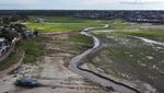 Sungai Mengering, Rumah Perahu Ini Kini Nongkrong di Darat