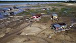 Sungai Mengering, Rumah Perahu Ini Kini Nongkrong di Darat
