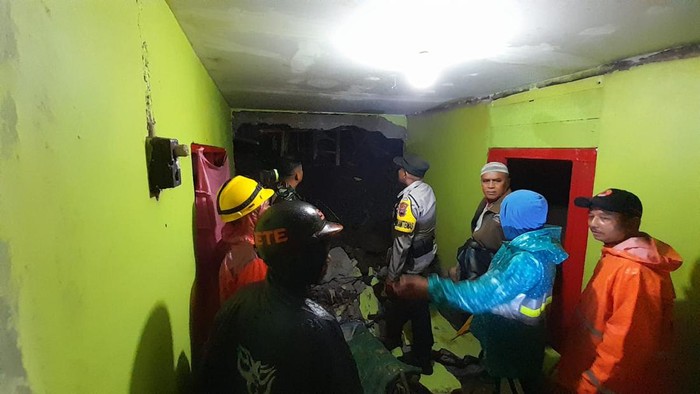 Tanah longsor di Kelurahan Kramatan, Wonosobo, Jumat (21/10/2022).