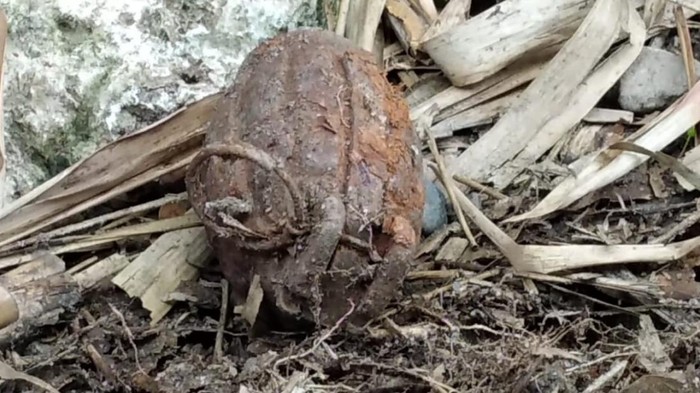 Temuan benda diduga granat di Toraja Utara, Sulsel.