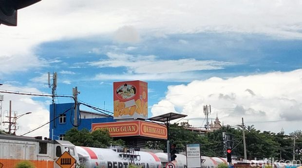 Tugu Khong Guan Surabaya