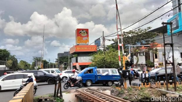 Tugu Khong Guan Surabaya