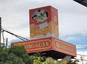Melihat Lebih Dekat Tugu Khong Guan di Surabaya