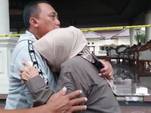 Lihat Aula Pendopo Terbakar, Walkot Banjar Nangis di Pelukan Sekda