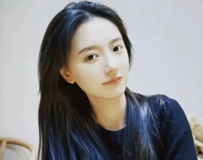 Pihak universitas sendiri telah menepis anggapan yang menyatakan jika mereka mempekerjakan Zhang hanya karena wajah cantiknya. Pihak universitas mengatakan jika mereka menerima dosen cantik itu karena kemampuan mengajarnya yang bagus. Foto: eva.vn