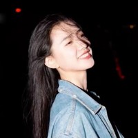 Zhang sendiri mulai banyak dikenal karena video dirinya mengajar menjadi viral di media sosial. Paras cantik dan tubuh langsing yang dimiliki Zhang pun cukup mencuri atensi. Foto: eva.vn