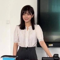 Dosen cantik bernama Zhang itu bekerja sebagai tenaga pengajar di Fakultas Sains, Teknologi, dan Komunikasi Henan Kaifeng di Provinsi Henan. Zhang mengajar materi Mao Zedong Thought, mata pelajaran wajib di universitas-universitas Tiongkok. Foto: eva.vn