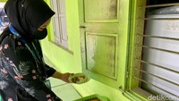 Warung Martumi bakal menyediakan semua lauk yang sudah matang di area depan rumah. Lauk bakal ditaruh dalam wadah dan disusun rapi. Nantinya pengunjung yang mau makan, bisa ambil nasi dan lauk sendiri.