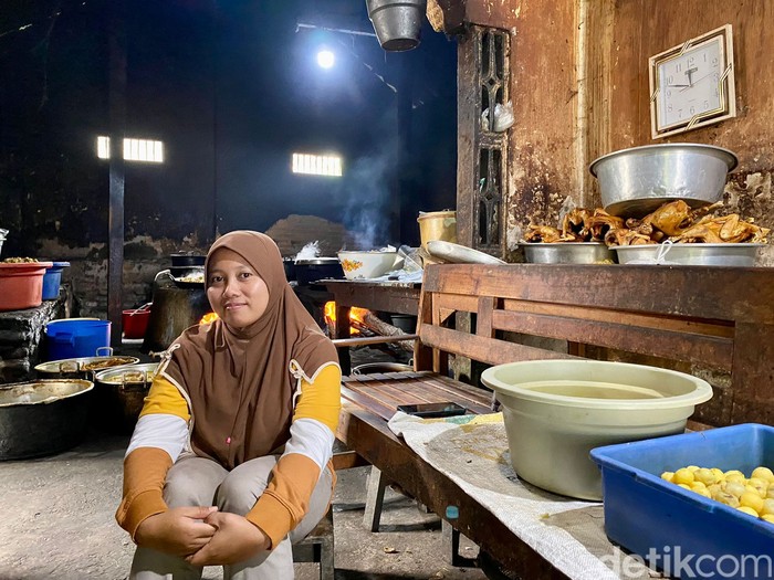 62 Tahun Warung Martumi Sajikan Lodeh Tewel dan Ayam Kampung Sedap 62 Tahun Warung Martumi Sajikan Lodeh Tewel dan Ayam Kampung Sedap