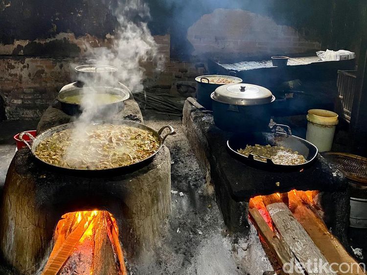 Lodeh Tewel Mlekoh Diracik di Dapur Warung Martumi Sejak 1960