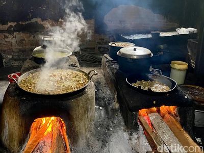 Lodeh Tewel Mlekoh Diracik di Dapur Warung Martumi Sejak 1960