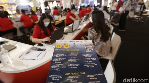Selain itu, kesempatan memperoleh tiket ke seluruh dunia dengan menukarkan MPC Poin, diskon Happy Hour hingga Rp 2.000.000,-, hadiah voucher belanja hingga Rp 300.000,-, dan kesempatan mendapatkan tiket Jakarta - Bali / Jakarta - Singapura senilai Rp 2.500.000,- dengan menukarkan 500 MPC Poin (atau senilai Rp 500). Selain itu, kesempatan memperoleh tiket ke seluruh dunia dengan menukarkan MPC Poin, diskon Happy Hour hingga Rp 2.000.000,-, hadiah voucher belanja hingga Rp 300.000,-, dan kesempatan mendapatkan tiket Jakarta - Bali / Jakarta - Singapura senilai Rp 2.500.000,- dengan menukarkan 500 MPC Poin (atau senilai Rp 500).