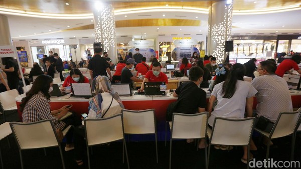 Selama program berlangsung Bank Mega juga menggandeng beberapa brand partner seperti, Metro Department Store, yg akan melengkapi perjalanan dengan travel accessories seperti koper, pakaian dan kosmetik, Sweet Escape berupa potongan harga hingga Rp 1 juta untuk service di destinasi favorit, dan Java MiFi berupa potongan harga hingga 25% untuk memudahkan komunikasi sepanjang perjalanan. Selama program berlangsung Bank Mega juga menggandeng beberapa brand partner seperti, Metro Department Store, yg akan melengkapi perjalanan dengan travel accessories seperti koper, pakaian dan kosmetik, Sweet Escape berupa potongan harga hingga Rp 1 juta untuk service di destinasi favorit, dan Java MiFi berupa potongan harga hingga 25% untuk memudahkan komunikasi sepanjang perjalanan.