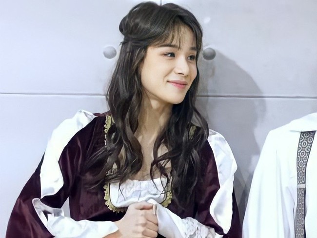 Jungwoo NCT viral jadi perbincangan karena cosplay jadi Rose ‘Titanic’ di pesta kostum SM Entertainment pada 2018. Kecantikannya membuat netizen kagum. Foto: Instagram