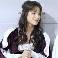 Jungwoo NCT viral jadi perbincangan karena cosplay jadi Rose ‘Titanic’ di pesta kostum SM Entertainment pada 2018. Kecantikannya membuat netizen kagum. Foto: Instagram