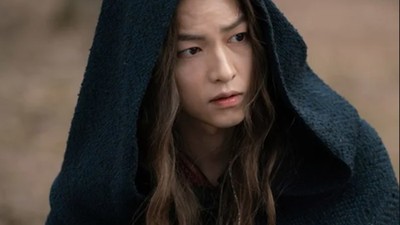 8 Artis Korea Tampan Sekaligus Cantik, Jungkook BTS Hingga Song Joong Ki