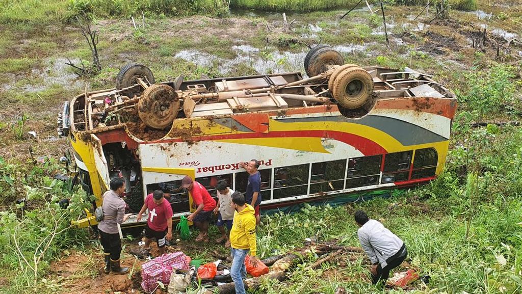 Bus Masuk Jurang di Kapuas Hulu Kalbar, 17 Penumpang Terluka