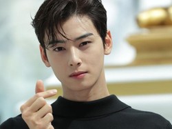 8 Foto Cha Eun Woo yang Pernah Insecure karena Hanya Dipandang Tampan