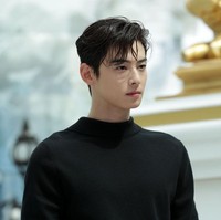 Cha Eun Woo mendapat julukan Face Genius karena memiliki simetri dan fitur wajah yang sempurna. Aktor 25 tahun itu terlihat tampan dari setiap sudut. Foto: dok. Getty Images