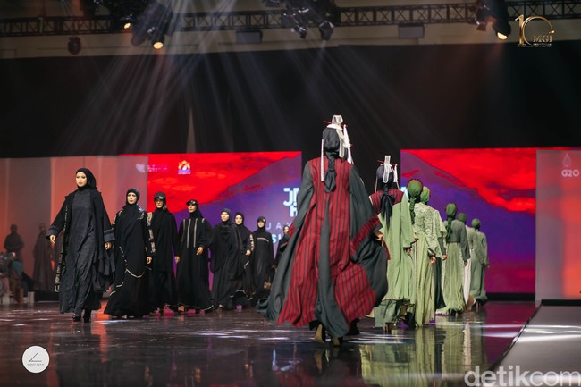 Ajang Miss Grand International 2022 tengah digelar di Indonesia. Menjelang malam final yang digelar 25 Oktober 2022, di Sentul, Jawa Barat, para finalis tampil berbeda memakai hijab.