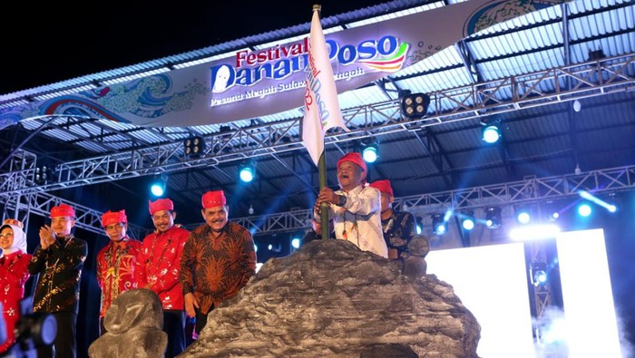 Gubernur Sulawesi Tengah Rusdy Mastura saat pembukaan Festival Danau Poso 2022.