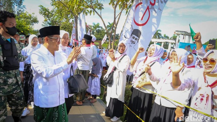 Gus Muhaimin saat menghadiri peringatan Hari Santri Nasional di Tugu Pahlawan Surabaya